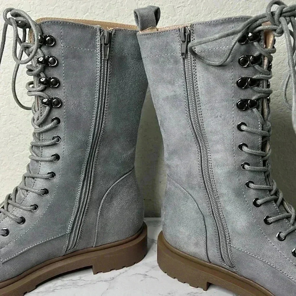 Journee Collection Cadee Tru
Comfort Foam Inside Zip Block Heel Booties
Grey 8.5 - Picture 7 of 14